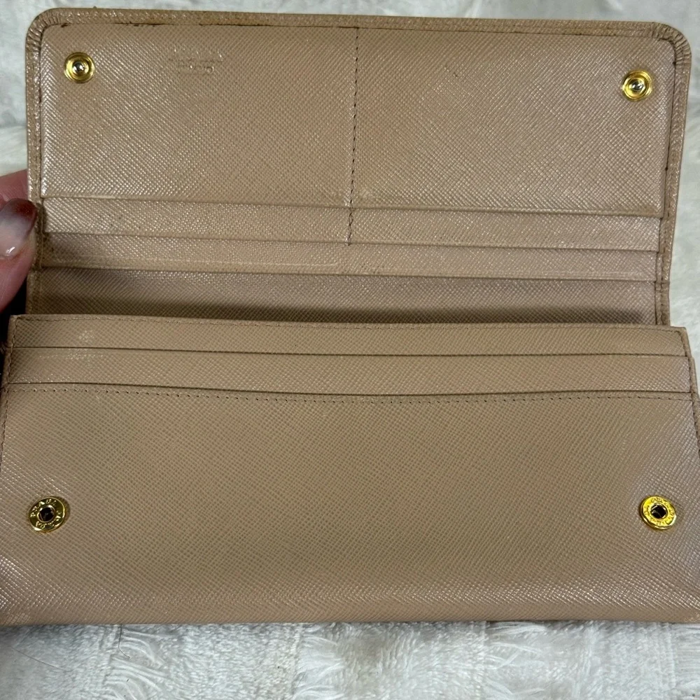 💛 SOLD 💛 Prada Saffiano Leather Bow Continental Wallet - Picture 7 of 16